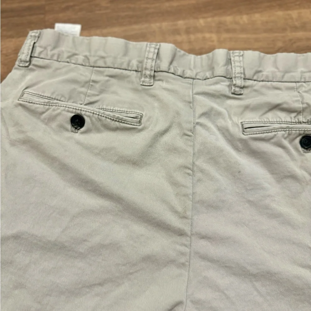 Tommy Hilfiger Men's Light Tan Flat Front Shorts - Picture 9 of 11